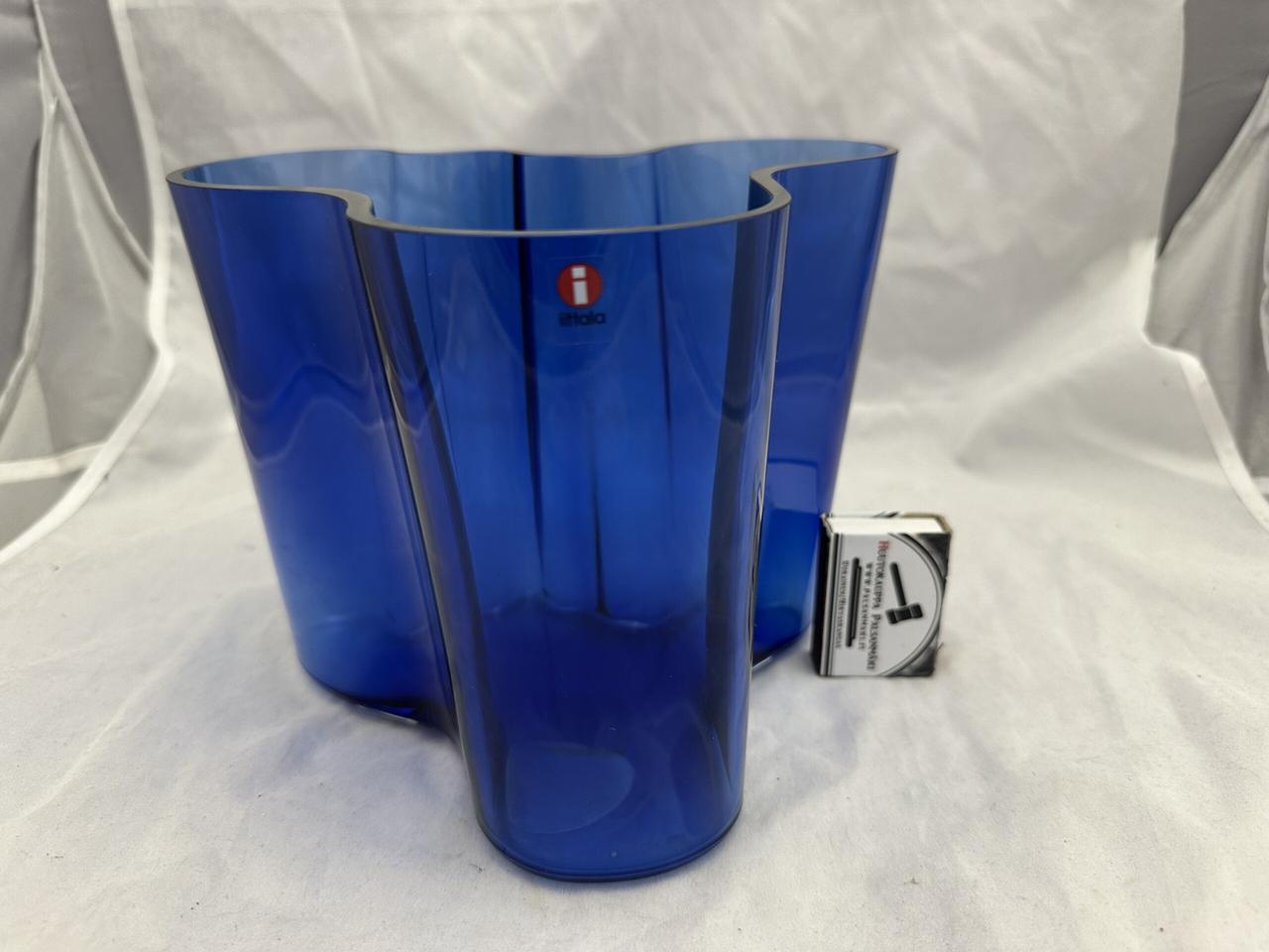 4. SUOMI 100V., ULTRAMARIININSININEN, 160mm. AALTO MALJAKKO, IITTALA, ALVAR AALTO, SIGN.