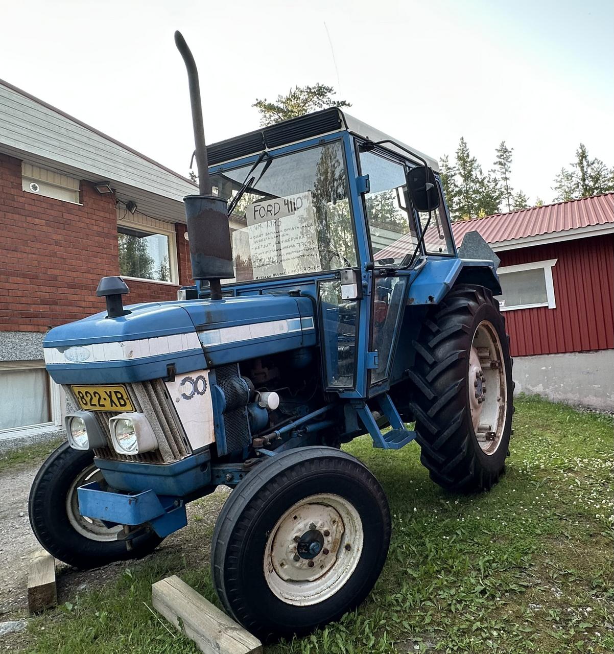 186. FORD 4110 TRAKTORI, 1983, OLLUT SAMALLA OMISTAJALLA UUDESTA LÄHTIEN., UUSI AKKU JA UUSI PENKKI, KETJUT, LEVIKEPYÖRÄT, TUNTILUKEMA 7700H., TOIMII MOITTEETTOMASTI, NÄPPÄRÄ PELI