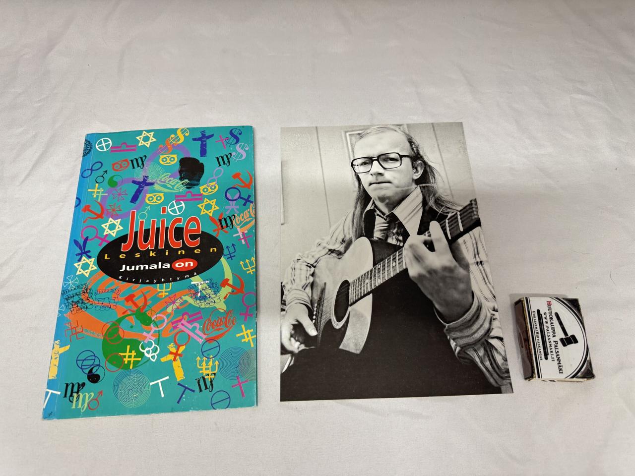 57. JUICE LESKINEN KIRJANEN JA KORTTI, KIRJASESSA AITO NIMIKIRJOITUS